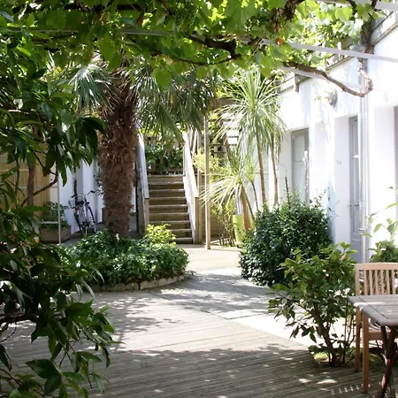 Hotel Le Vieux Greement 3*