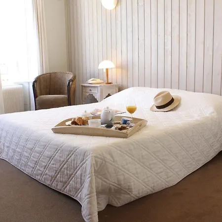 Le Vieux Greement מלון 3*